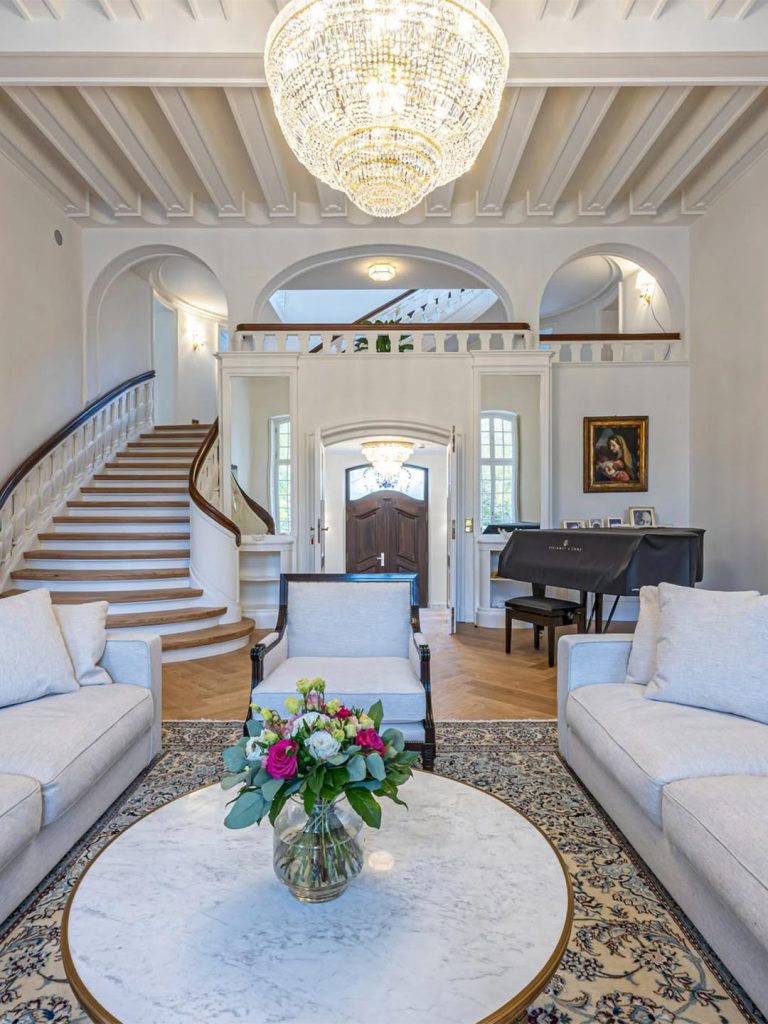 Im-Rahmen-der-Sanierung-eines-denkmalgeschützten-Landhauses,-ist-Wohnraum-in-gehobenem-Segment,-6