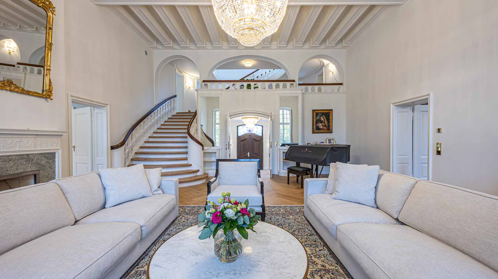 Ihrer Majestät der Königin von Portugal“