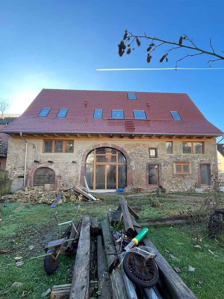 Ein-weiterer-Meilenstein-wurde-erreicht--Das-Gerüst-an-der-Scheune-in-Freiburg-St.-Georgen-wurde3