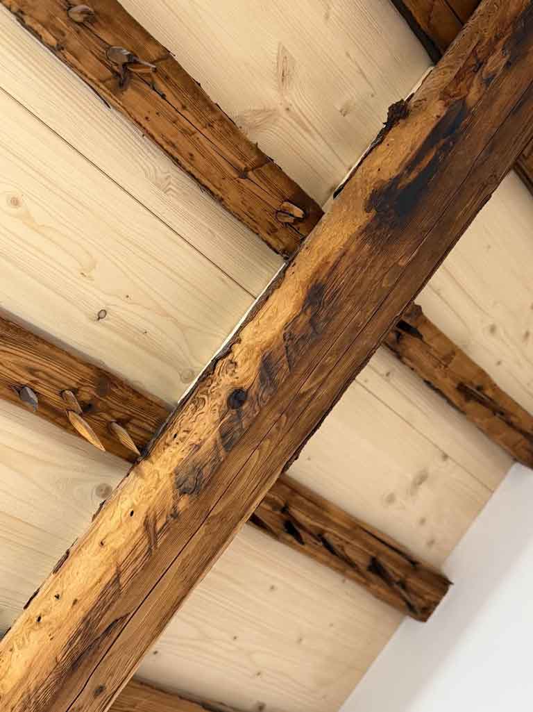 radition trifft Handwerk. Sanierungsarbeiten in einem denkmalgeschützten Schwarzwaldgebäude