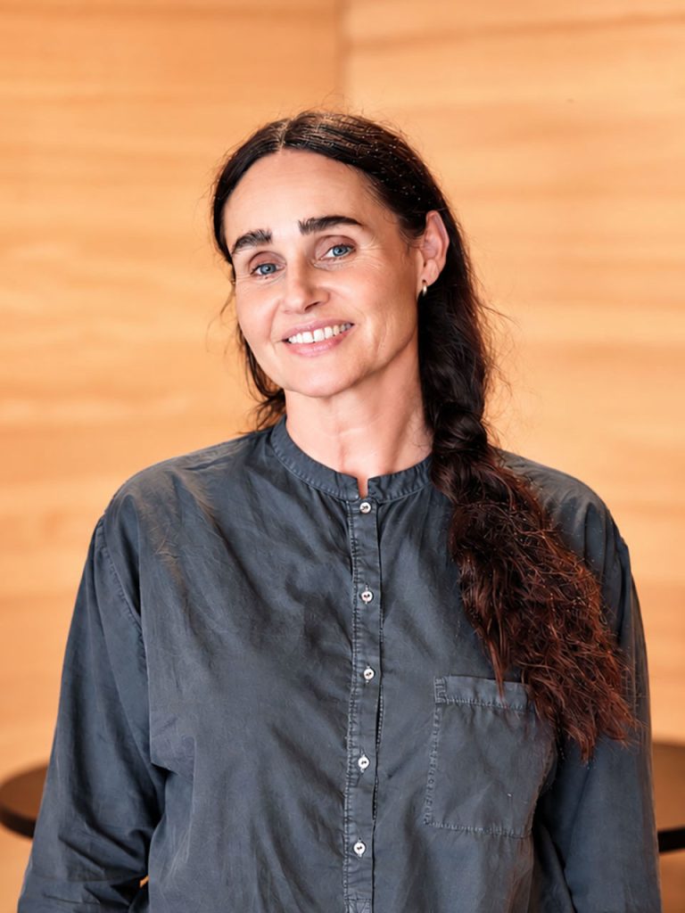 Anja Yacine, Porträt